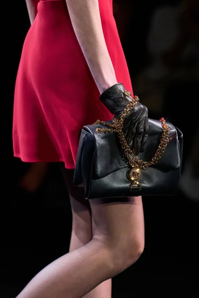 Look 10